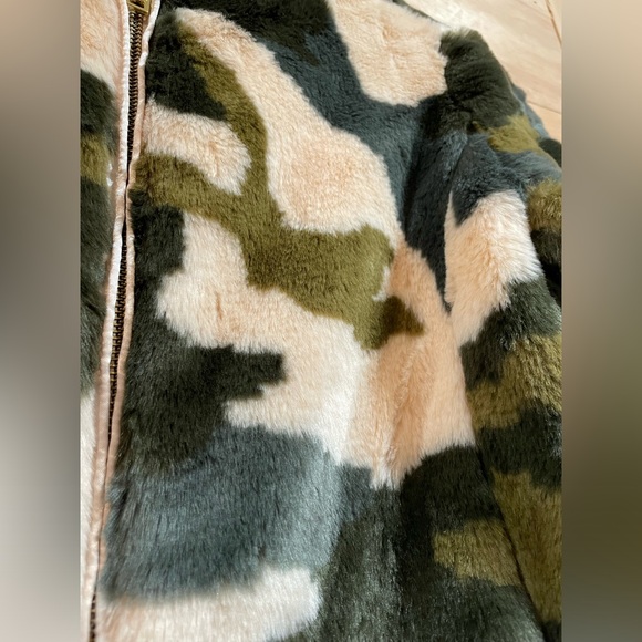Marc New York Andrew Marc Faux Fur Camouflage Jacket Size M - Picture 4 of 6